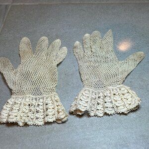 Vintage White Lace Gloves Size S
